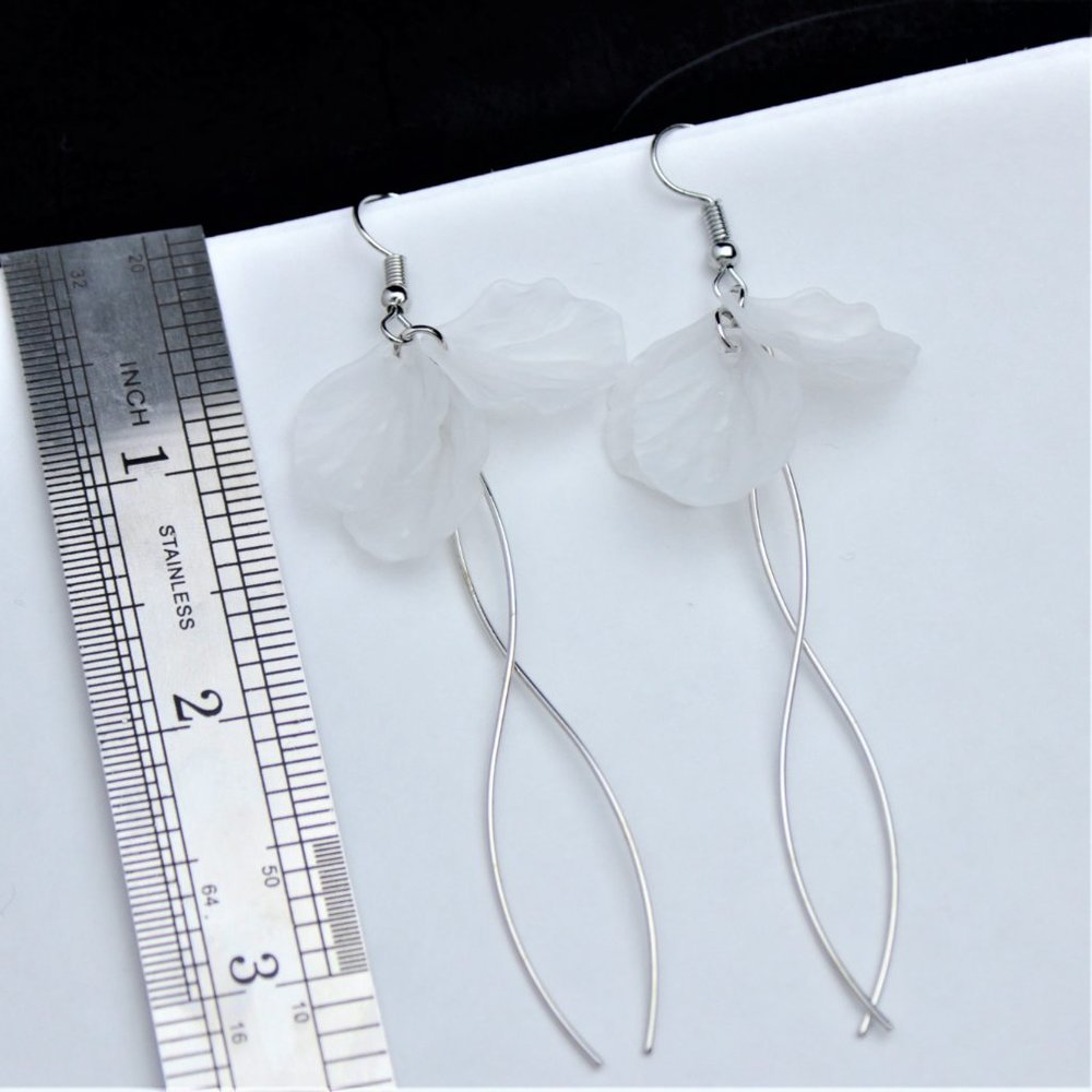 Boho White Flower With Long silver Tassel  Earring - Picture 3 of 13